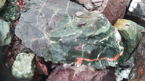 Гигантские зелёные валуны для ландшафтного дизайна весом более 5 тонн купить в Курской области