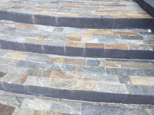 Плитка из Златолита Уральского для лестницы купить в Курской области