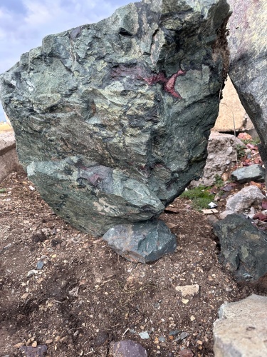 Гигантские зелёные валуны для ландшафтного дизайна весом более 5 тонн купить в Курской области