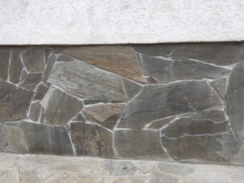 Плитняк златолит Уральский для цоколя, отмостки купить в Курской области