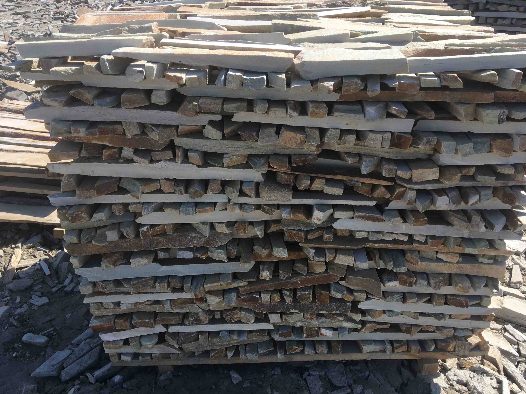 Горбушка златолит золотистый для облицовки купить в Курской области