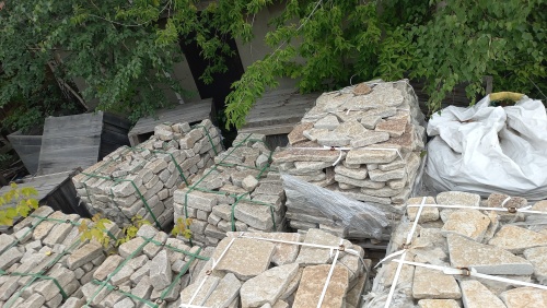 Гранитный плитняк галтованный для мощения купить в Курской области