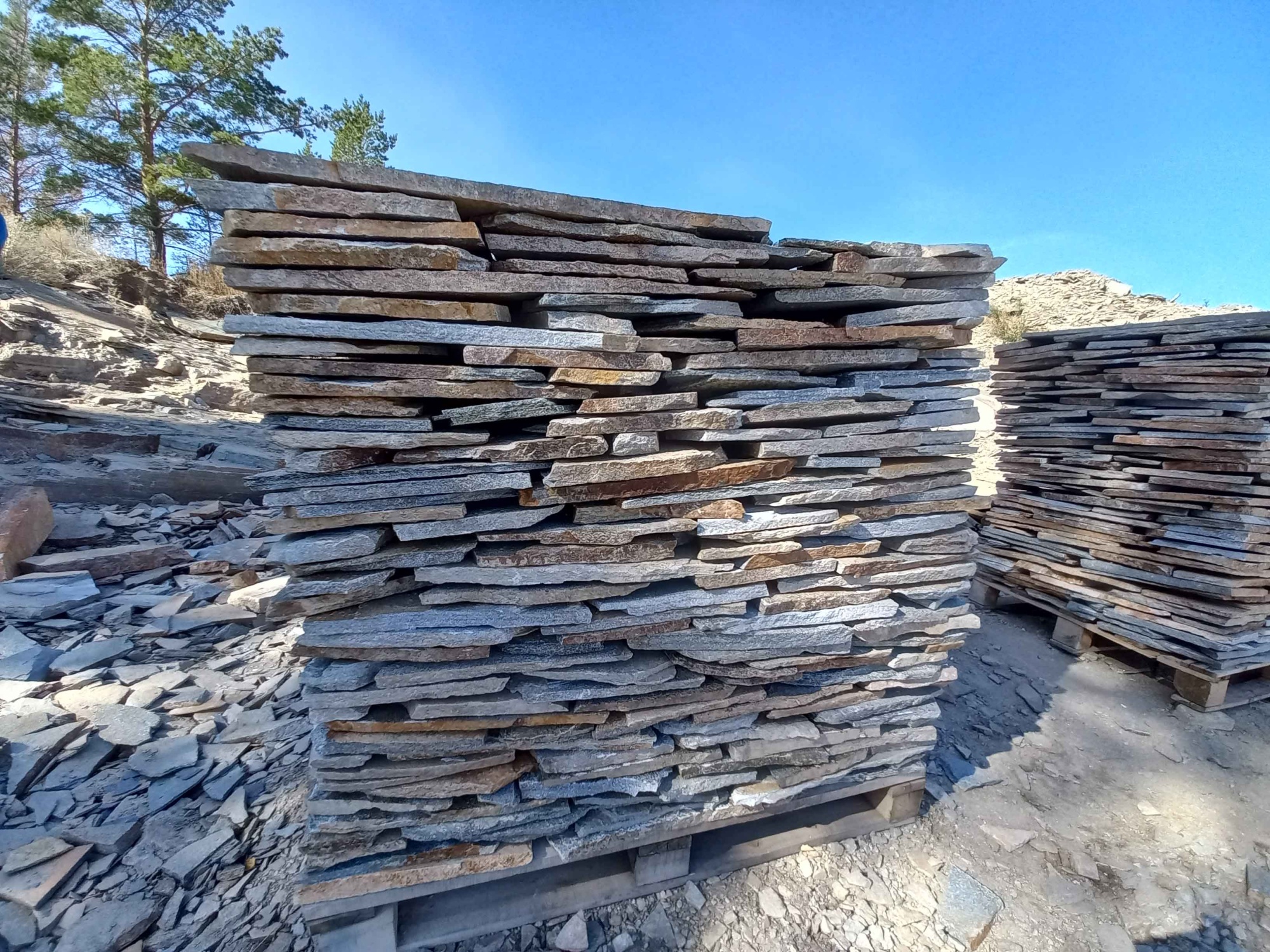 Плитняк златолит серебристый для фасада купить в Курской области