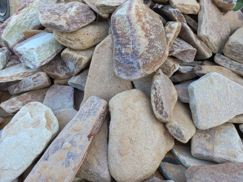 Златолит жёлтый, жёлто-зелёный глыбки и валуны для ланшафтного дизайна купить в Курской области