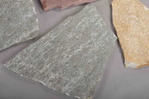 Плитняк златолит Уральский для цоколя, отмостки купить в Курской области