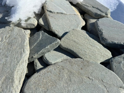 Плитняк златолит зелёный галтованный для цоколя купить в Курской области