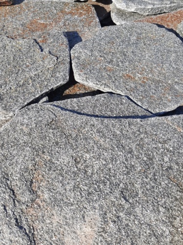 Златолит серебристый галтованный для лестниц купить в Курской области