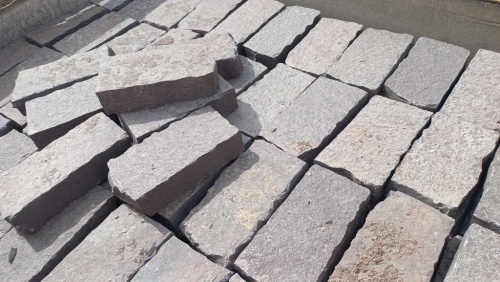 Брусчатка колотая красная