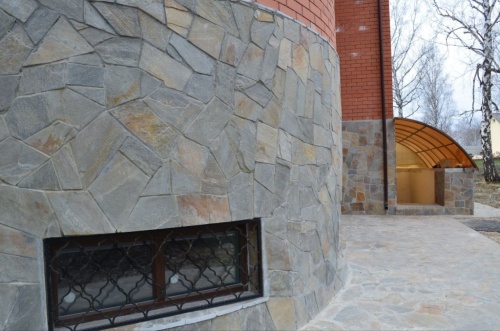 Плитняк златолит Уральский для цоколя, отмостки купить в Курской области